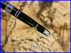 Acme Frank Lloyd Wright'Playhouse' Rollerball Pen. Includes Metal Display Case Acme Frank Lloyd Wright'Playhouse' Rollerball Pen. Includes Metal Display Case