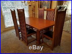 Frank Lloyd Wright Dining Room Set. Taliesin 2 table and Robie style chairs