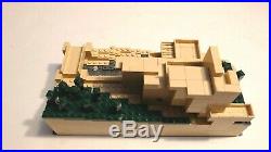 LEGO 21005 Architecture Fallingwater Frank Lloyd Wright (100% Complete with Box)